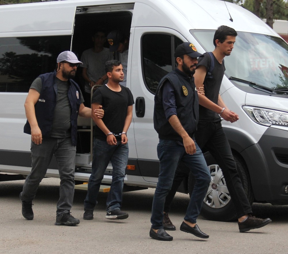 Duvarlara Yasa Dışı Yazı Yazan 4 Kişi Gözaltına Alındı