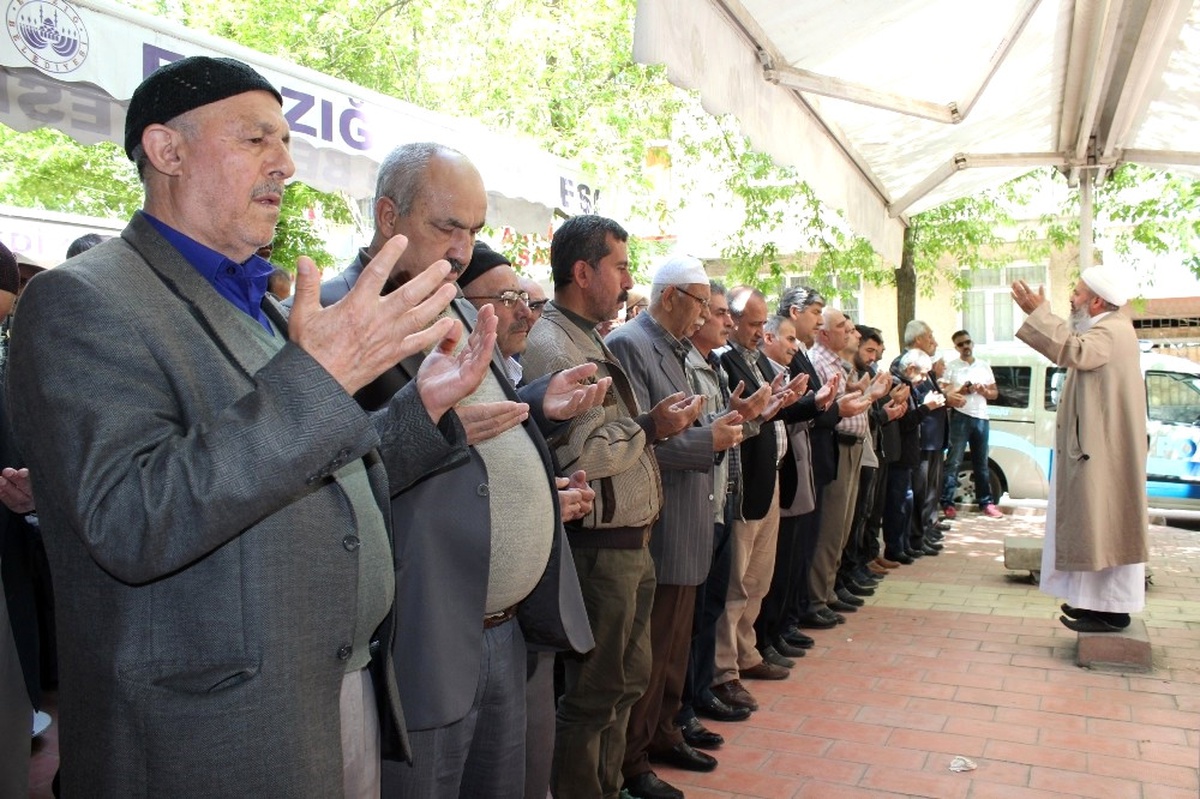 Elazığ\'da Şehitler İçin Gıyabi Cenaze Namazı Kılındı