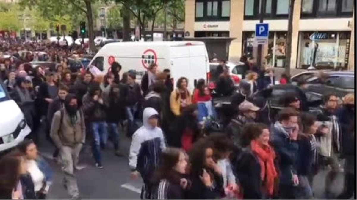 Fransız Gençler: "Ne Macron Ne Le Pen"