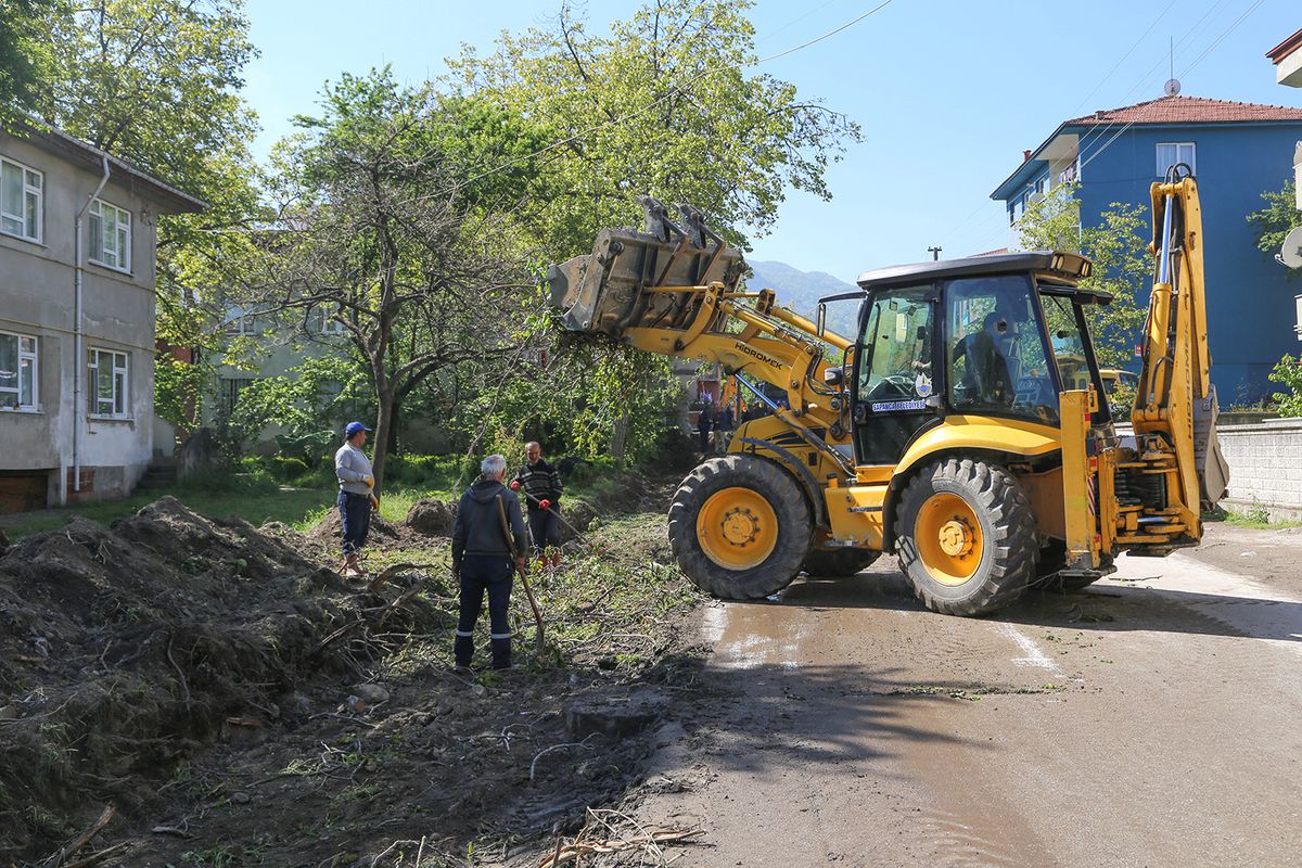 Güldibi Mahallesinde Yollar Standart