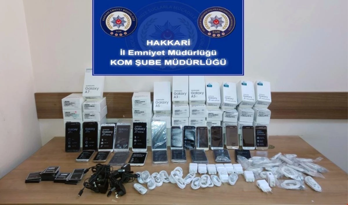 Hakkari\'de 62 Adet Cep Telefonu Ele Geçirildi