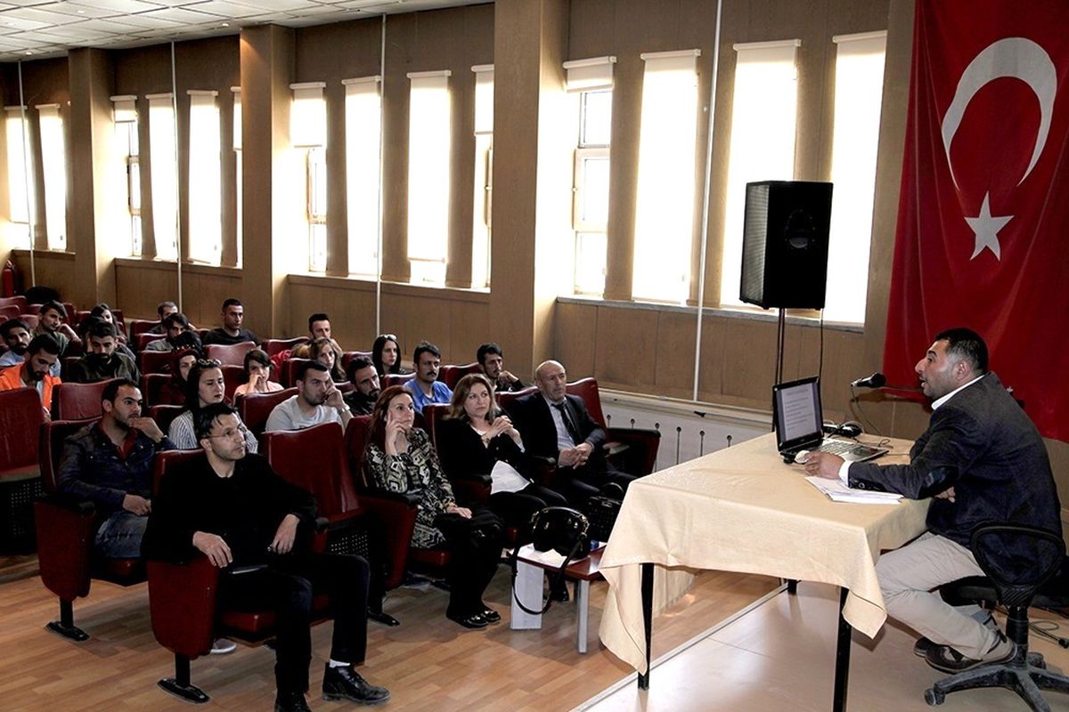 Hakkari\'de Posta ve Lojistik Bölümü Öğrencilerine Seminer Verildi