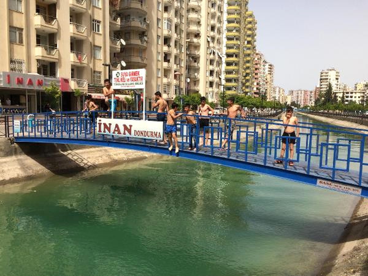 Hava Isında Sulama Kanalları Çocuklarla Doldu