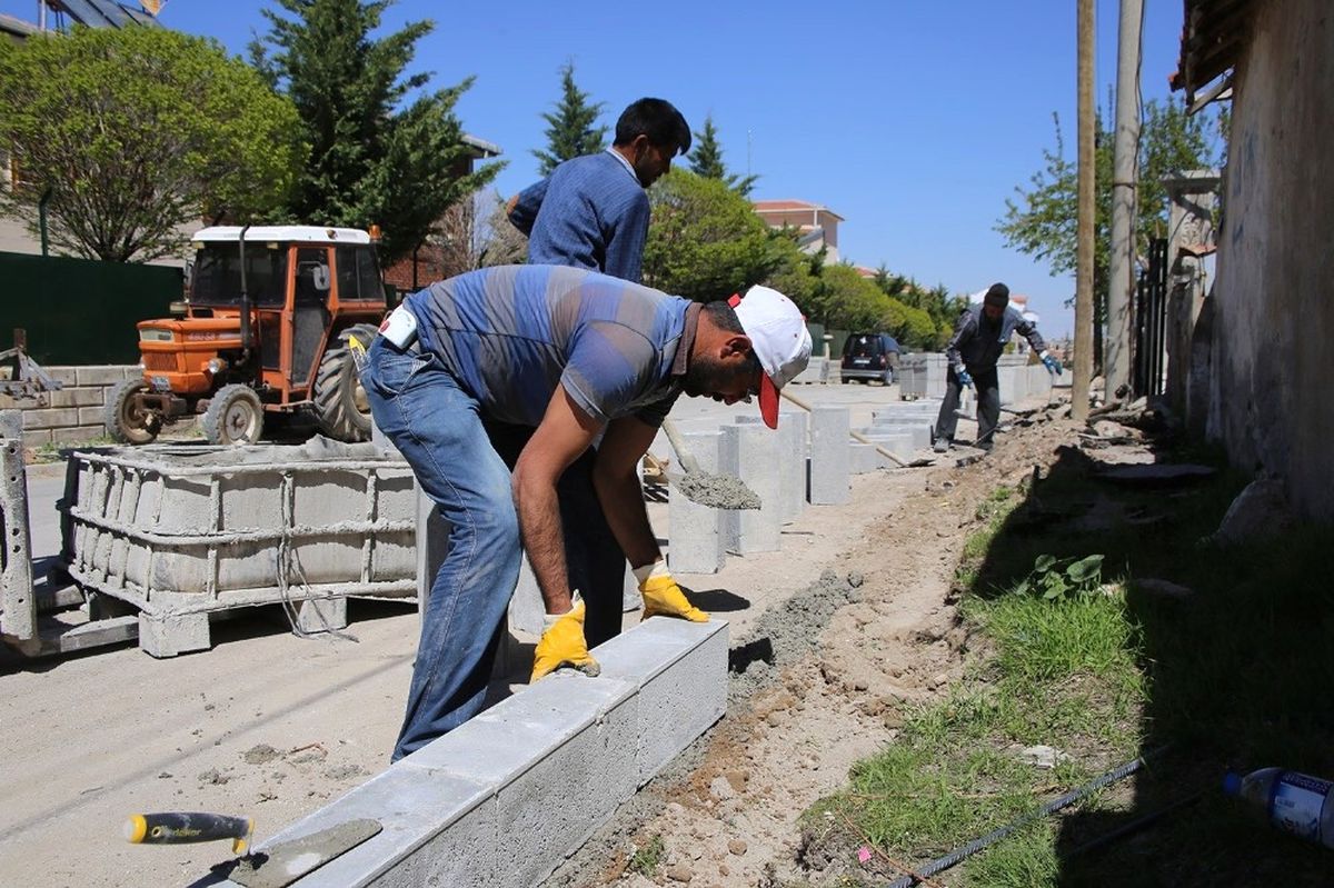 Karaman Belediyesi Kaldırım ve Asfalt Çalışmalarını Sürdürüyor