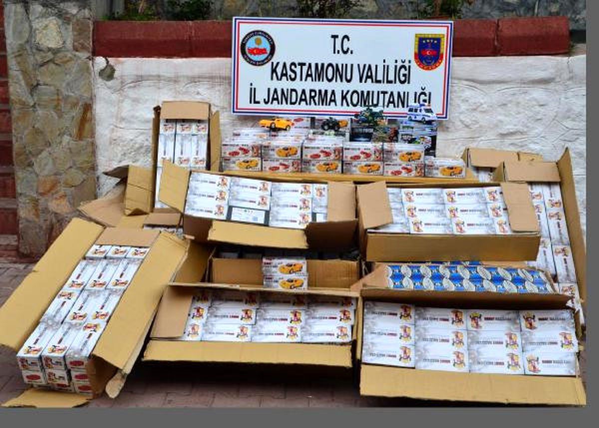Kastamonu\'da Kargo Aracında Kaçak Sigara ve Oyuncak