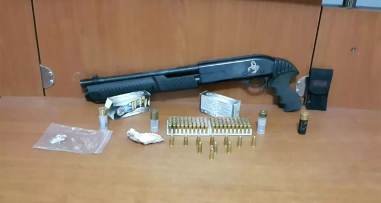 Kumar Oynatıldığı Belirlenen Dernekte Silahlar Bulundu