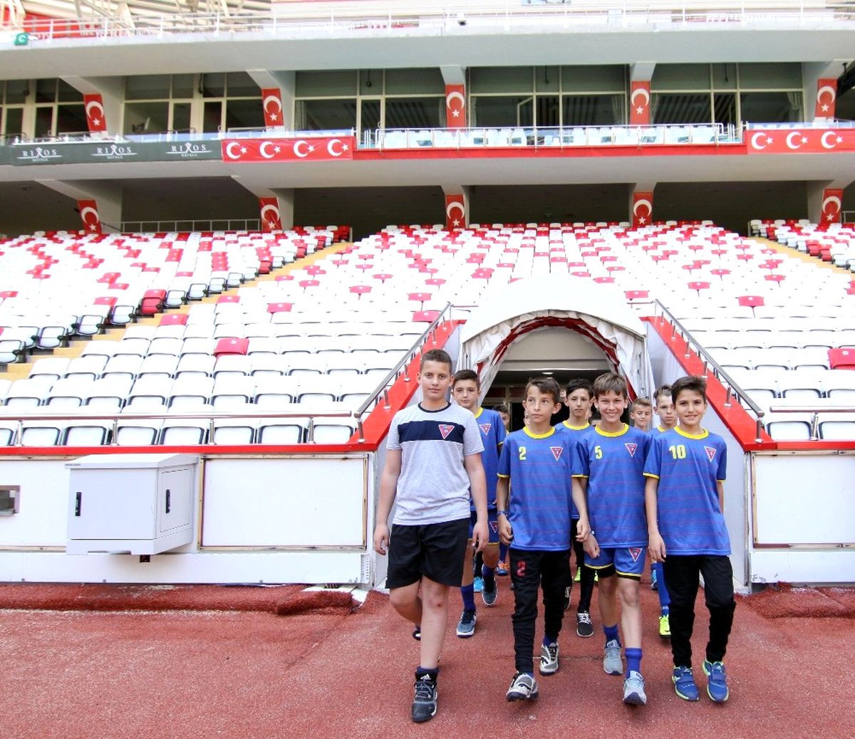 Lise Öğrencileri Antalya Stadyumu\'nda