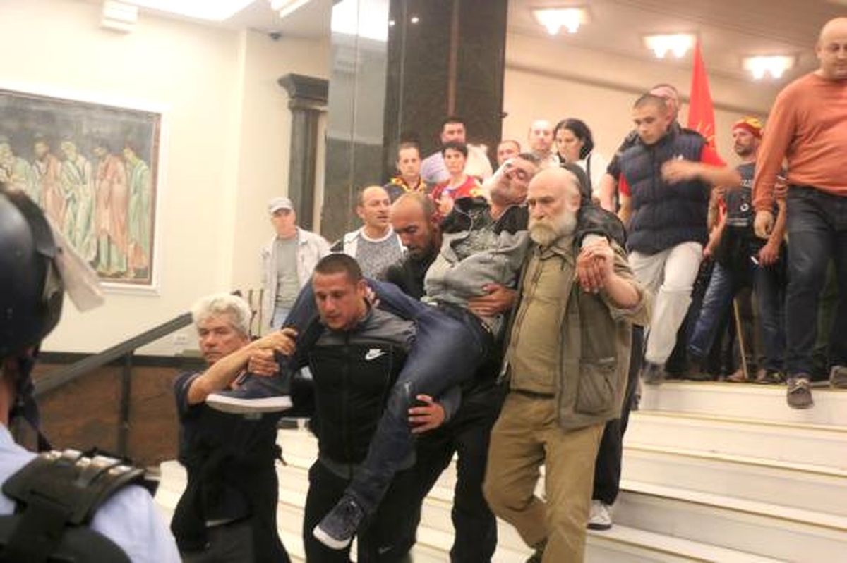 Makedonya Meclisinde Gerginlik
