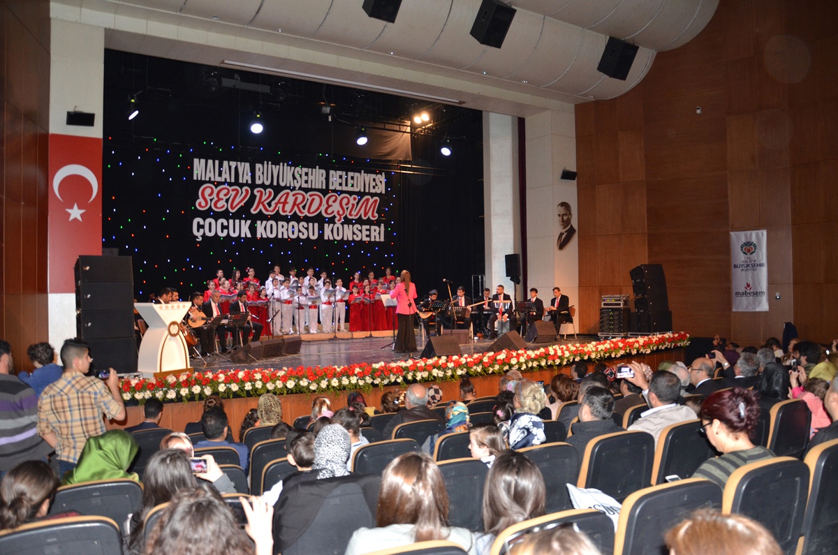 Malatya Büyükşehir Belediyesi Çocuk Korosu konseri coşturdu