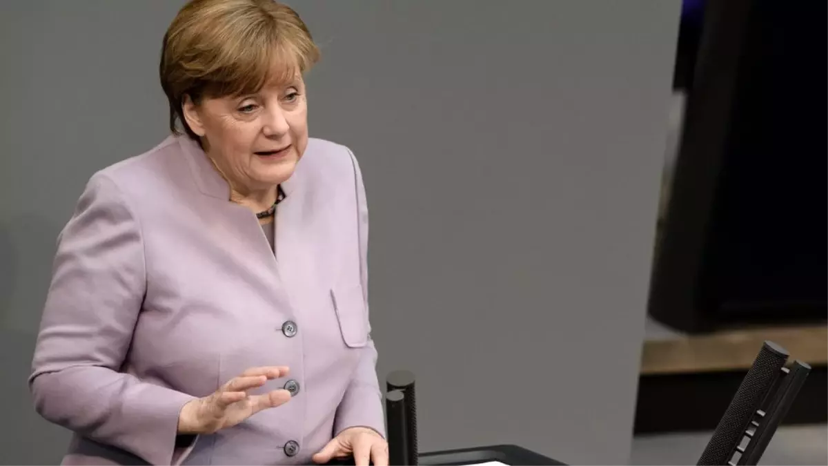 Merkel: Türkiye Gözlemcilerin Sorularını Yanıtlamalı