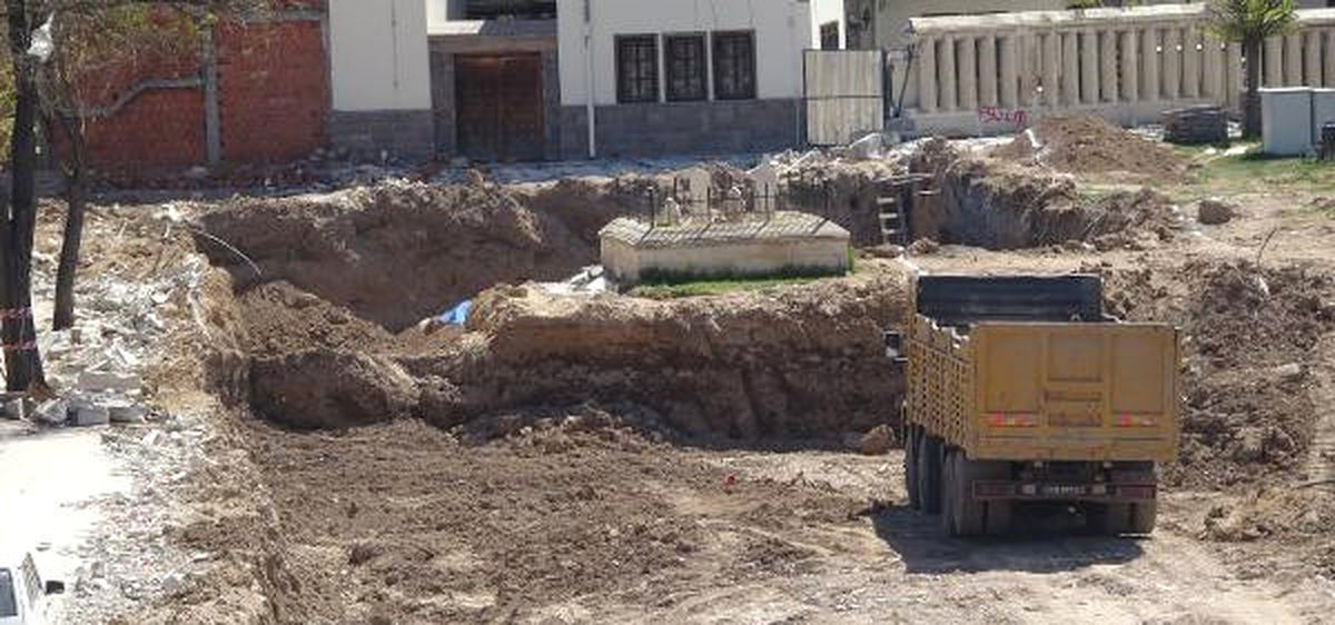 Mevlana Müzesi\'nin Bin Yıllık Gül Bahçesinde, Ek Bina İnşaatı Durduruldu(2)
