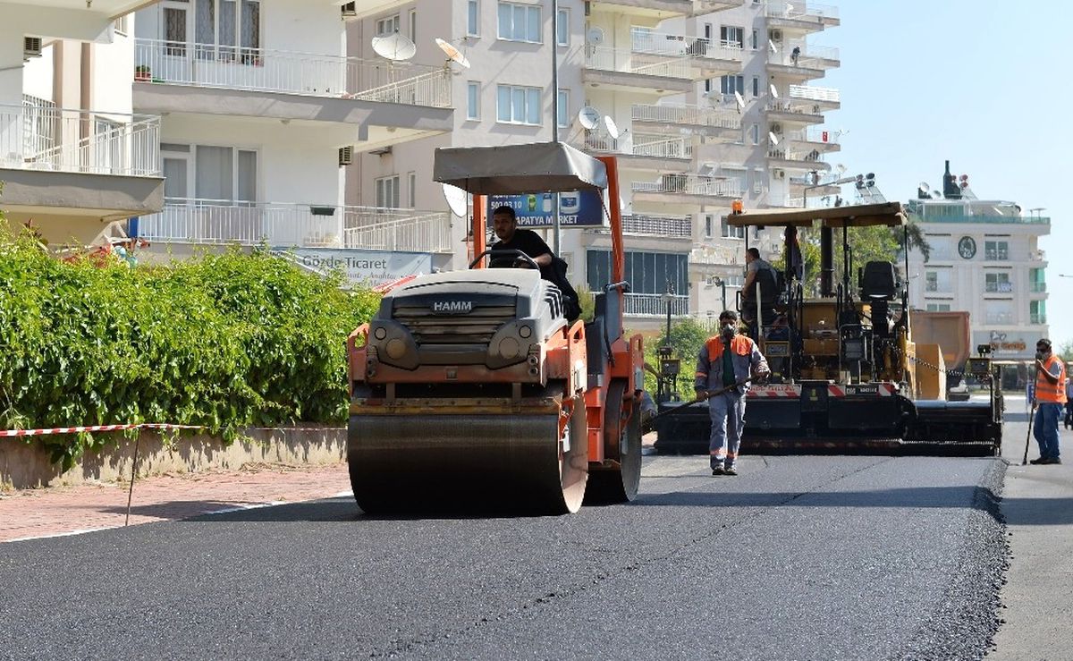 Muratpaşa\'dan Şirinyalı Mahallesinde Asfalt Çalışması