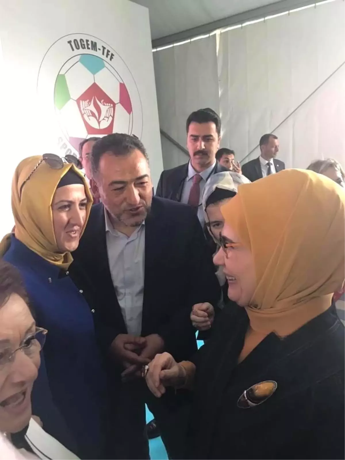 Nazlı, Emine Erdoğan\'ı Kütahya\'ya Davet Etti