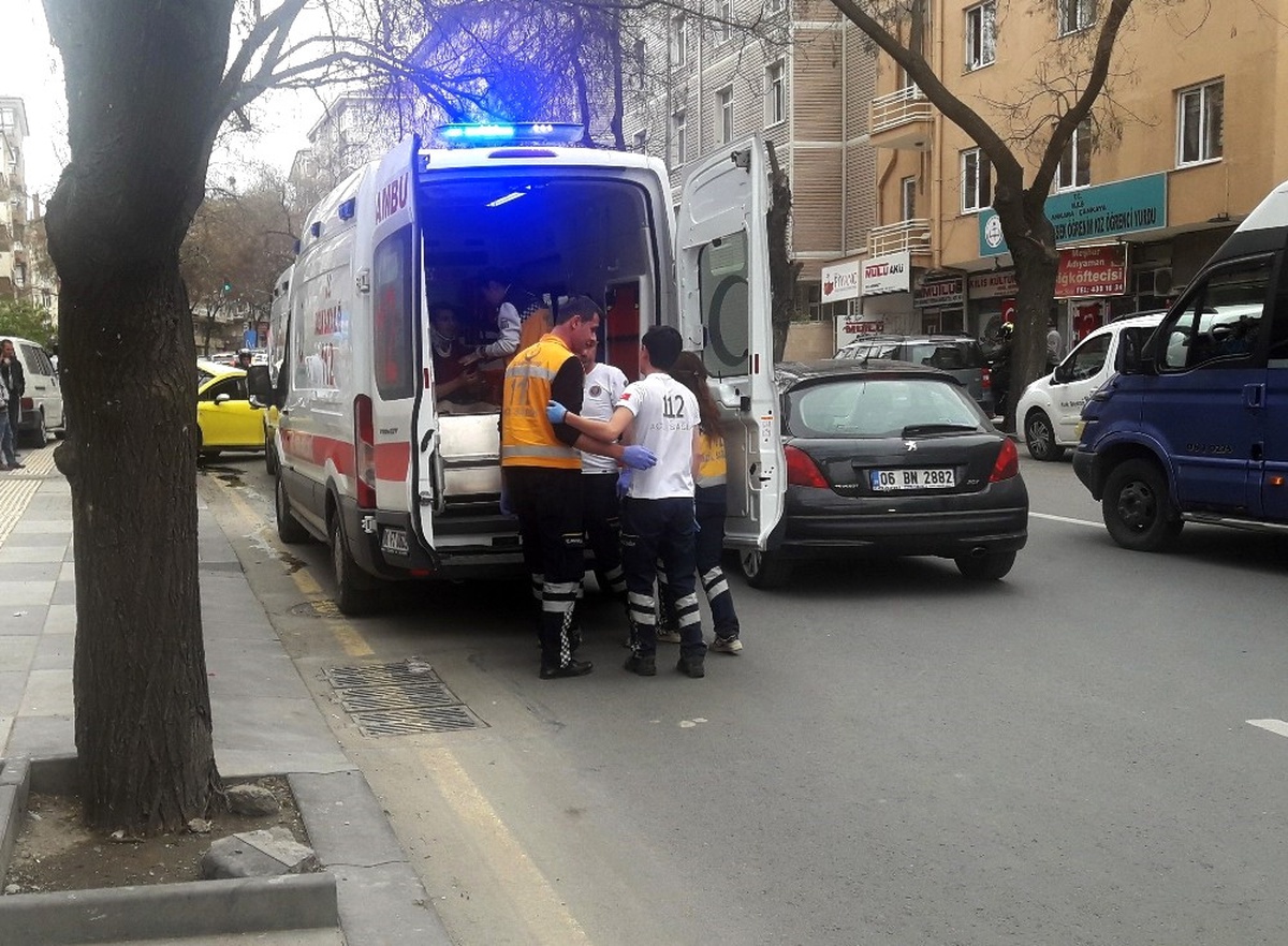 Aşırı Hız Yapan Sürücü Peyzaj Çalışması Yapan İşçiyi Ezdi