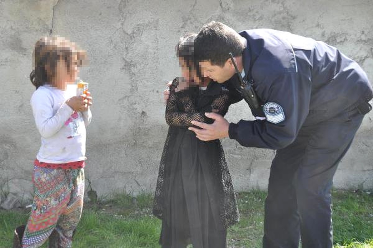 Polisten Yardım İsteyen İki Çocuk Anneannelerinin Yanında Kalacak