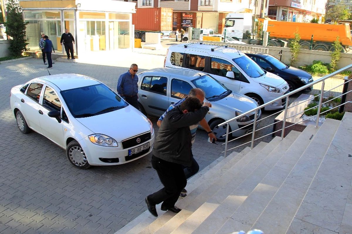 Sahte Kimlikle Telefon Almak İsterken Yakalandı