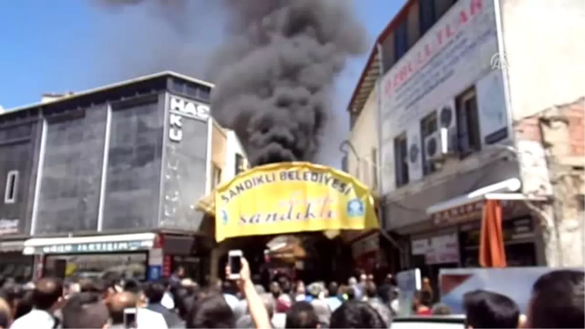 Sandıklı Uzun Çarşı\'da Yangın Çıktı