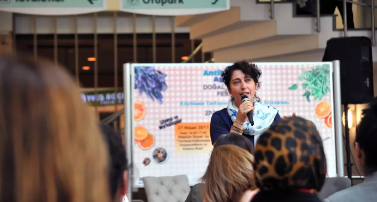 Seferihisar\'ın Ünlü Üretici Pazarları Agora\'da