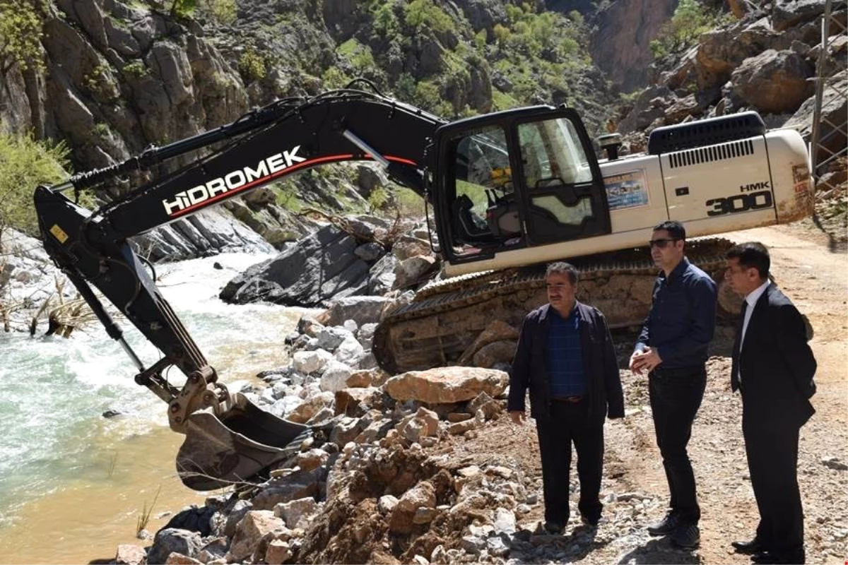 Selden Zarar Gören Yollar Onarılıyor