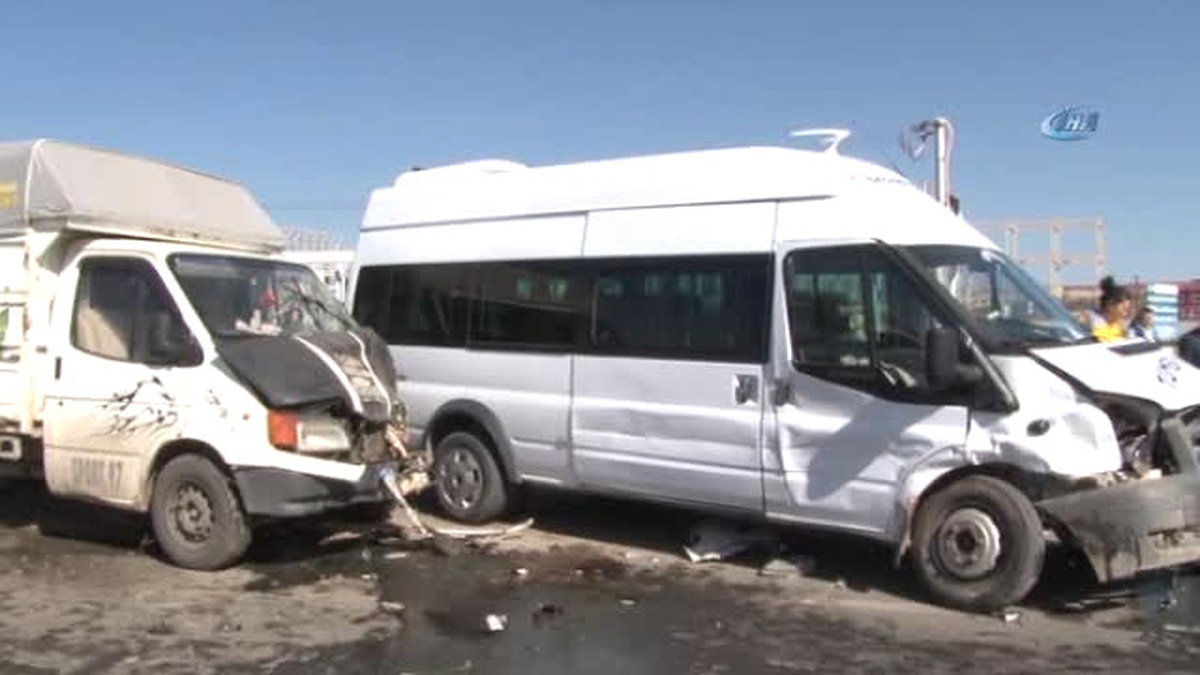 Sivas\'ta Zincirleme Trafik Kazası: 7 Yaralı
