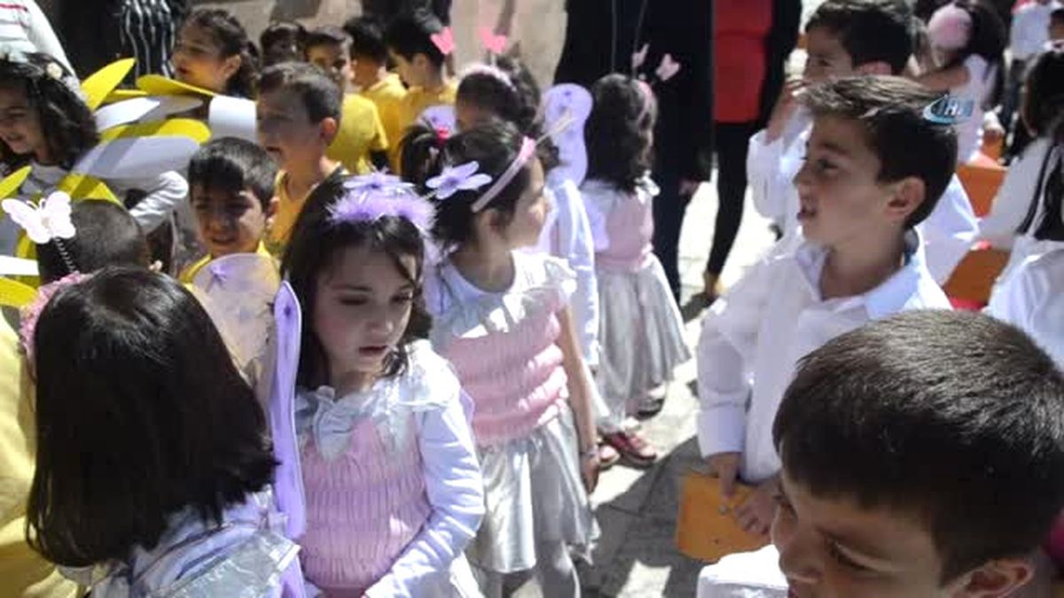 Sivrihisar\'da Çocuklardan Kutlama