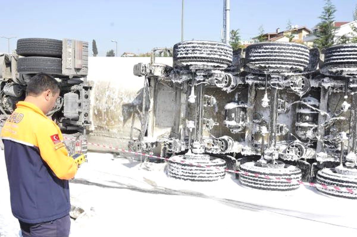 Tem\'de Oksijen Yüklü Tanker Devrildi