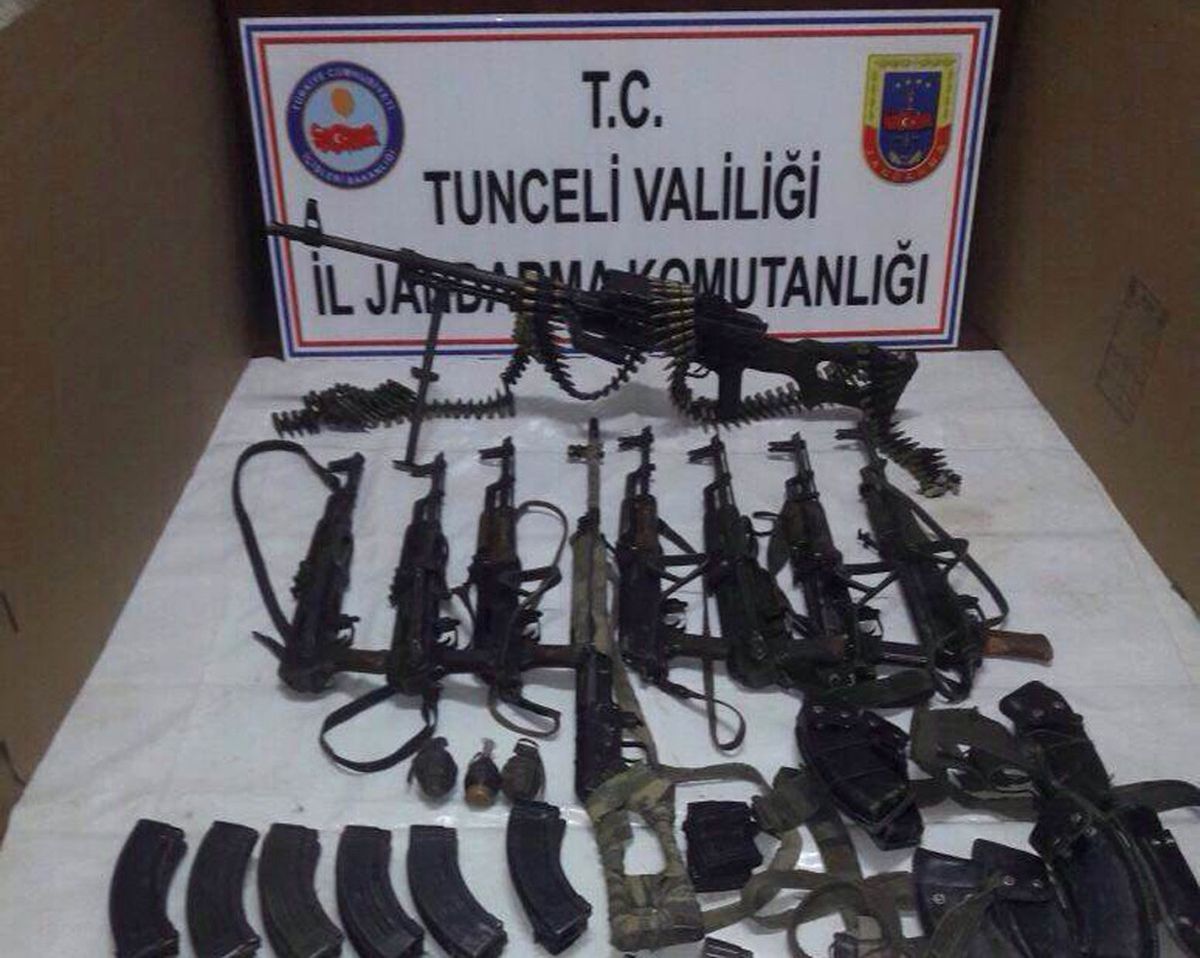 Tunceli\'de Çok Sayıda Silah ve Mühimmat Ele Geçirildi