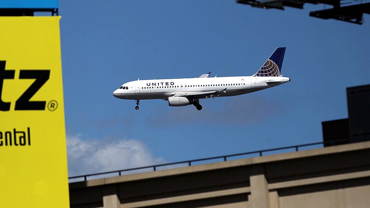United Airlines, Yolcuları Uçaktan İnmeye İkna İçin Gerekirse 10 Bin Dolar Ödeyecek