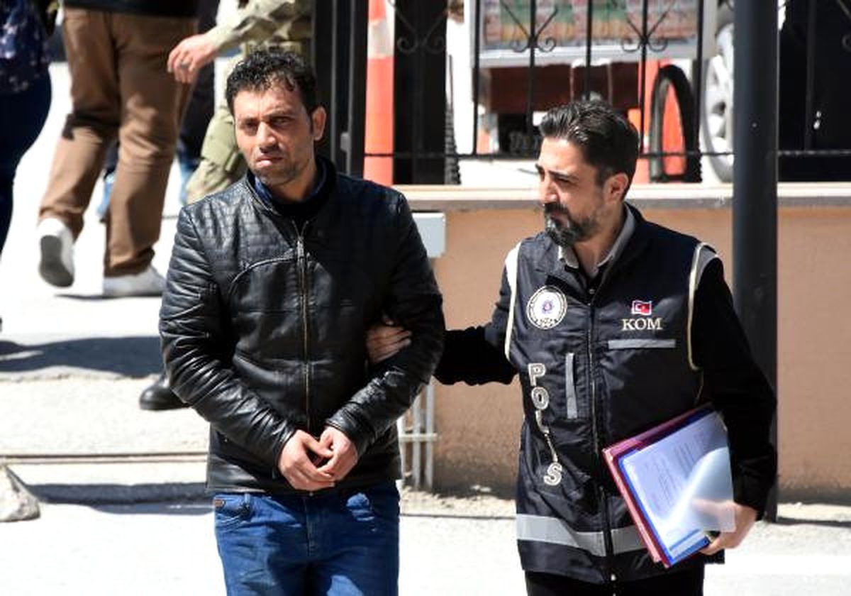Yurt Dışına Kaçamadı, \'Kaçakçı\' Oldu