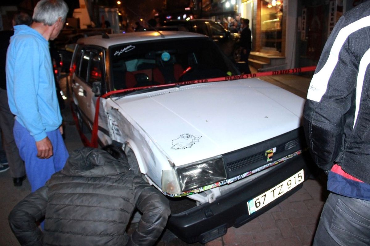 Alkollü Sürücü Önce Araçlara Sonra Yayalara Çarptı