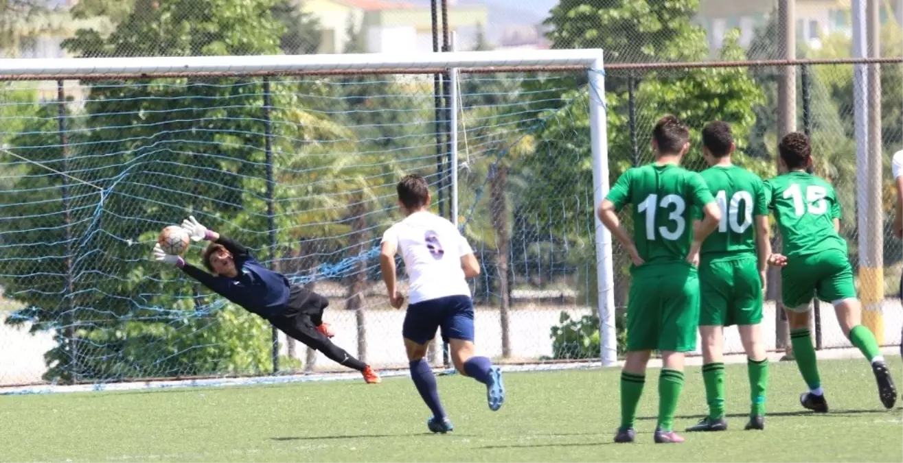 Altınordu U16 ve U17 Takımları Şampiyon Oldu