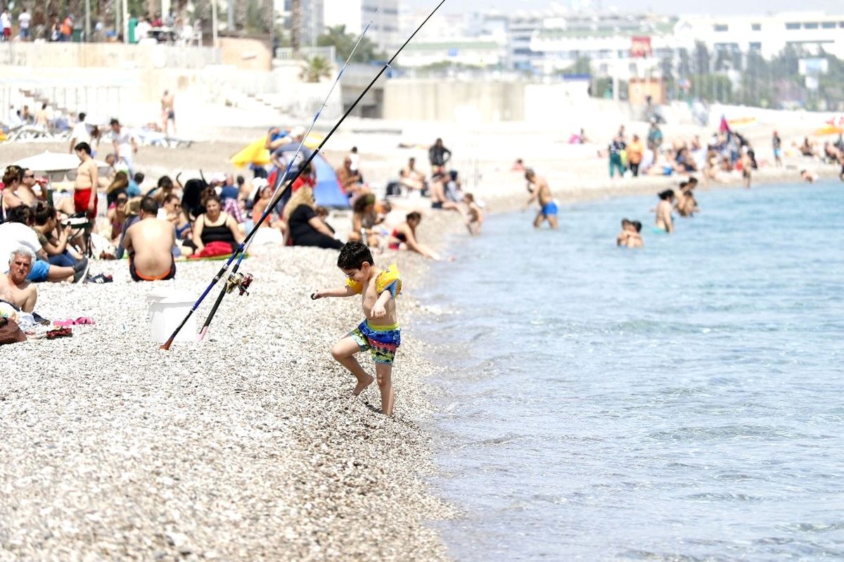 Antalya\'da Sıcak Hava Bunalttı