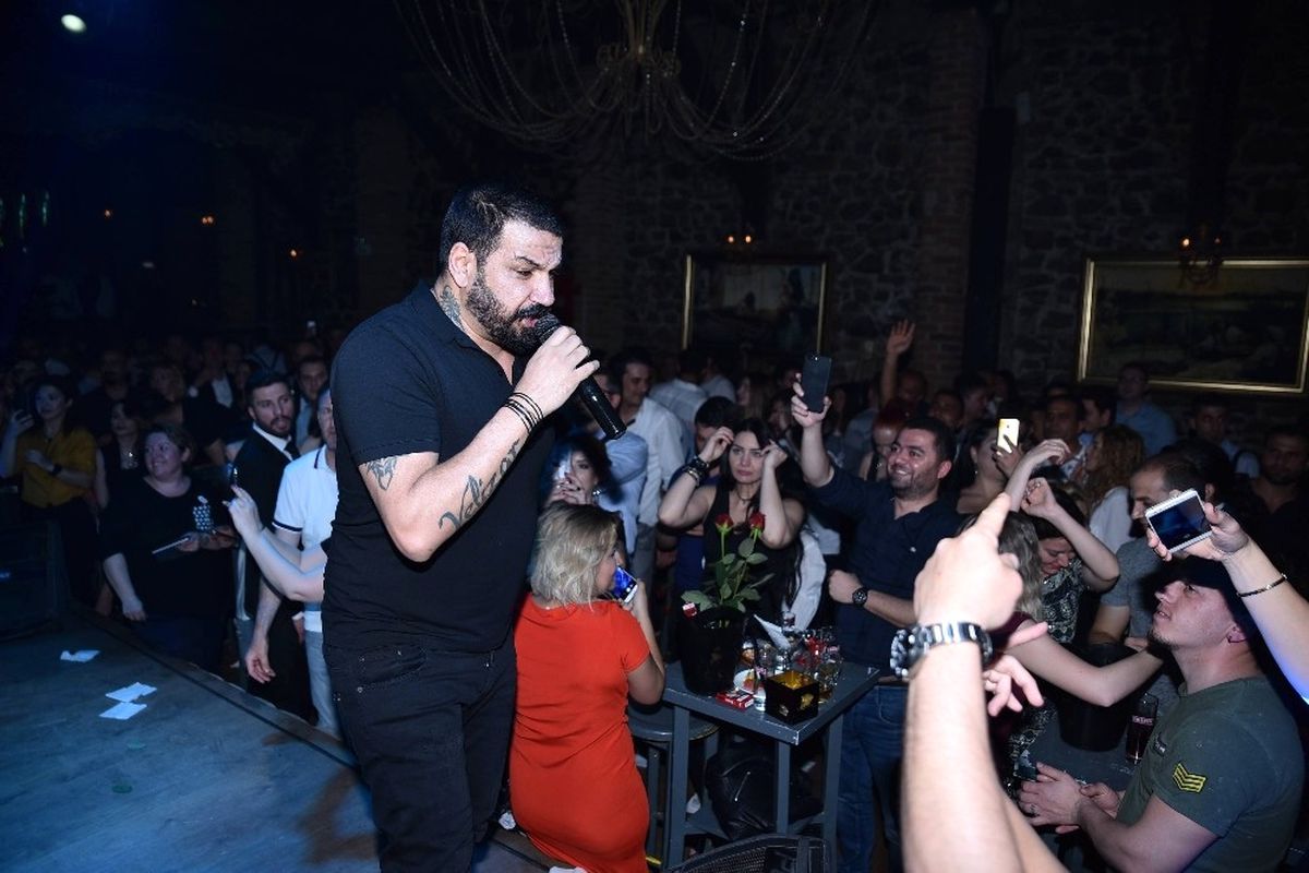 Azis İzmir\'de Sahne Aldı