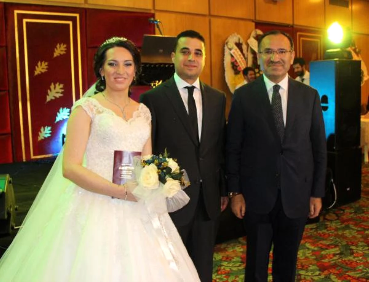 Bakan Bozdağ, HSYK Başkanvekili Yılmaz\'ın Oğlunun Düğününe Katıldı