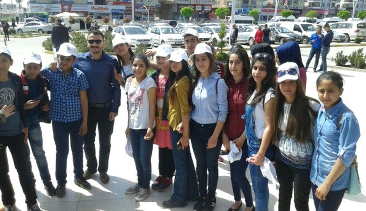 Belediyeden Teog\'a Giren Öğrencilere Jest