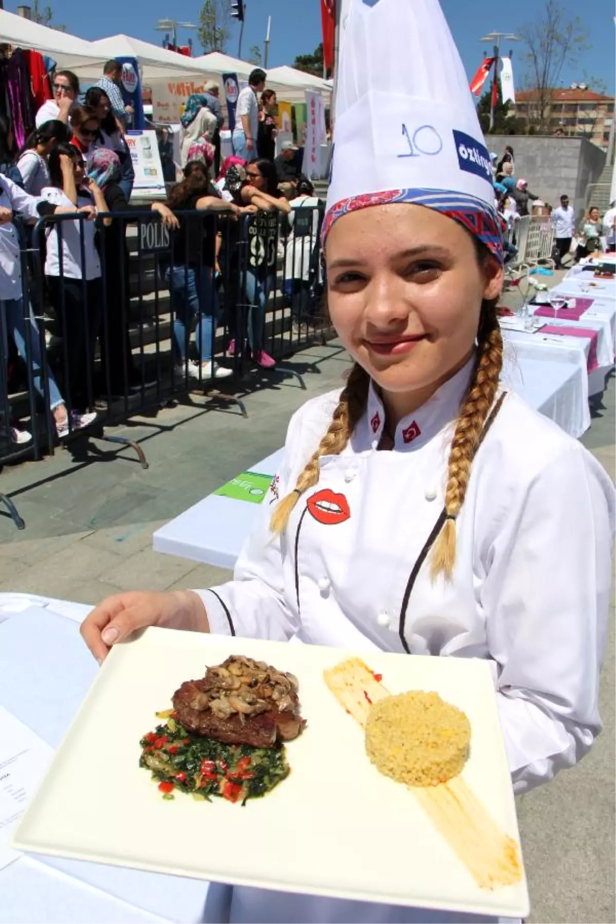 Bolu\'da Liseli Aşçı Adayları Yarıştı