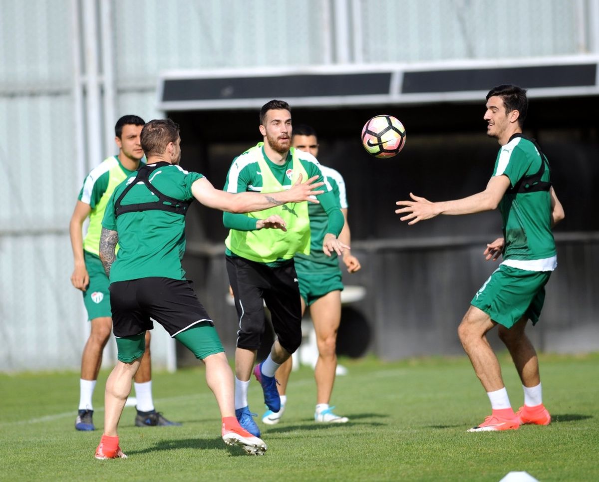 Bursaspor\'da Neşeli Antrenman