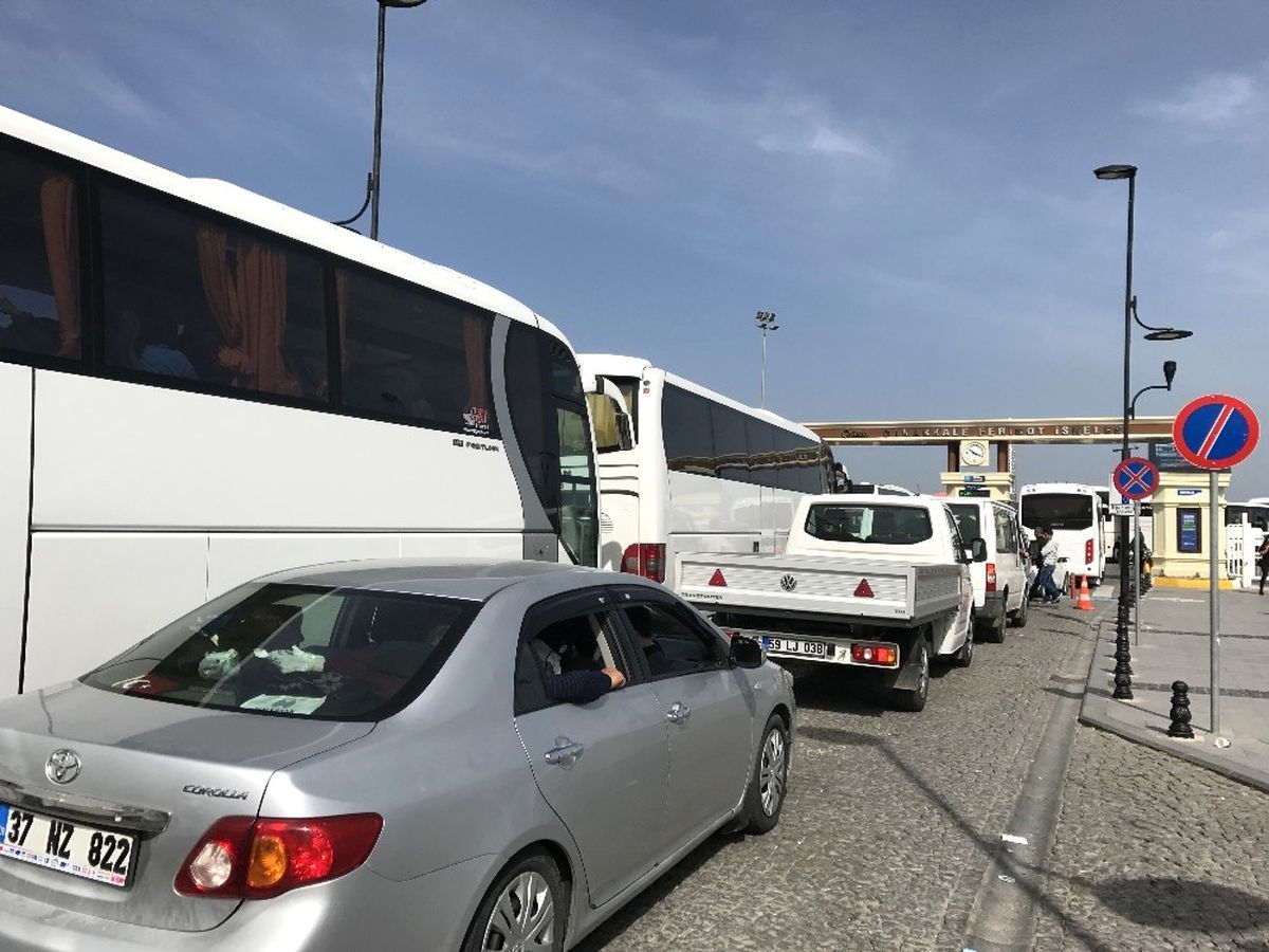 Çanakkale\'de Araç Kuyruğu
