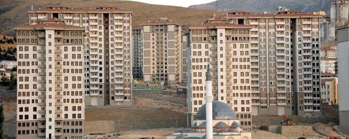 Darende\'deki TOKİ Konutları İnşası Sürüyor