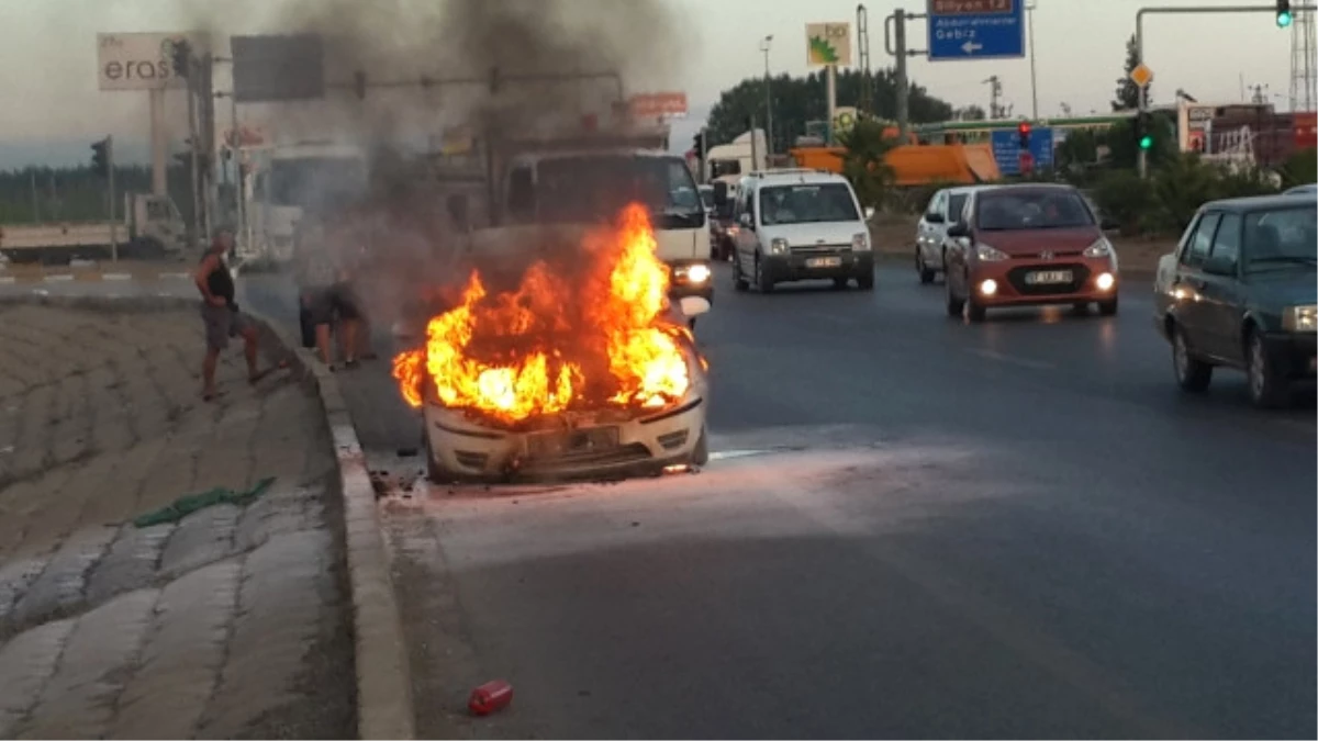 Dha Yurt - Seyir Halindeki Otomobil Yol Ortasında Yandı