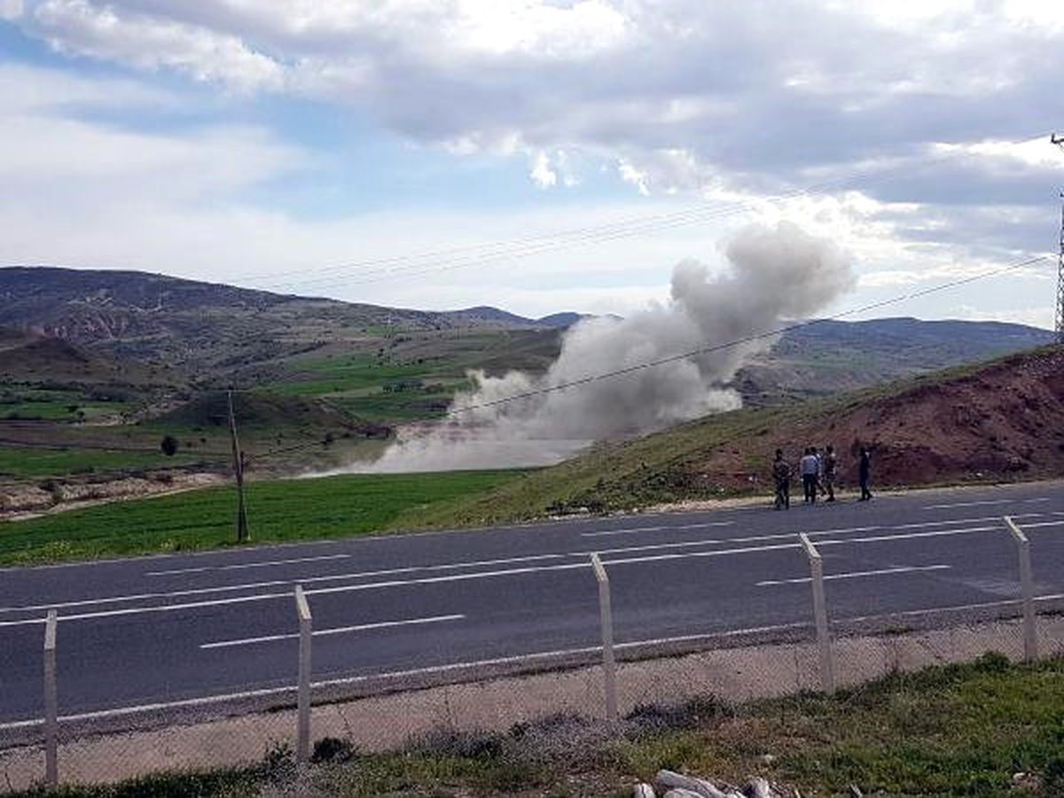 Dha Yurt - Tunceli-Elazığ Karayolunda Bulunan 250 Kilogram Patlayıcı İmha Edildi