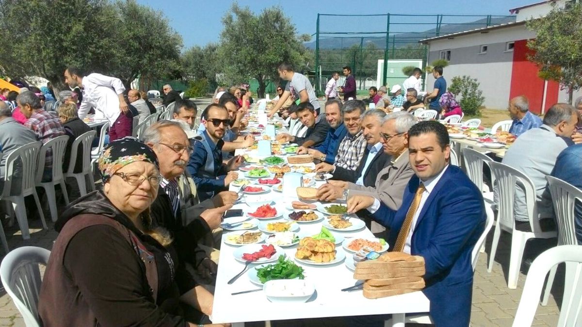 Edremit\'te Ak Partililer Kahvaltıda Bir Araya Geldi