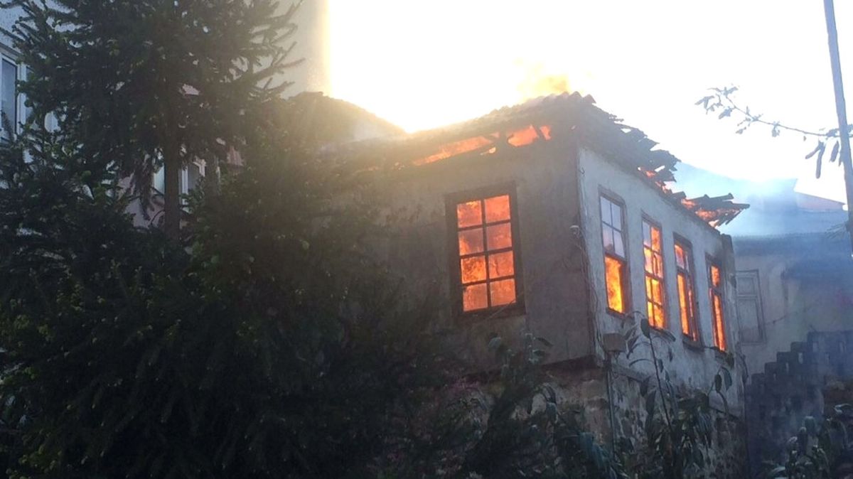 Eski Milletvekilinin Baba Evinde Yangın Çıktı