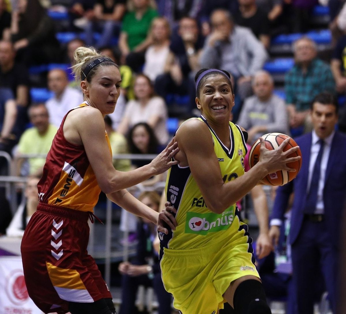 Fenerbahçe, Galatasaray\'ı Farklı Yendi