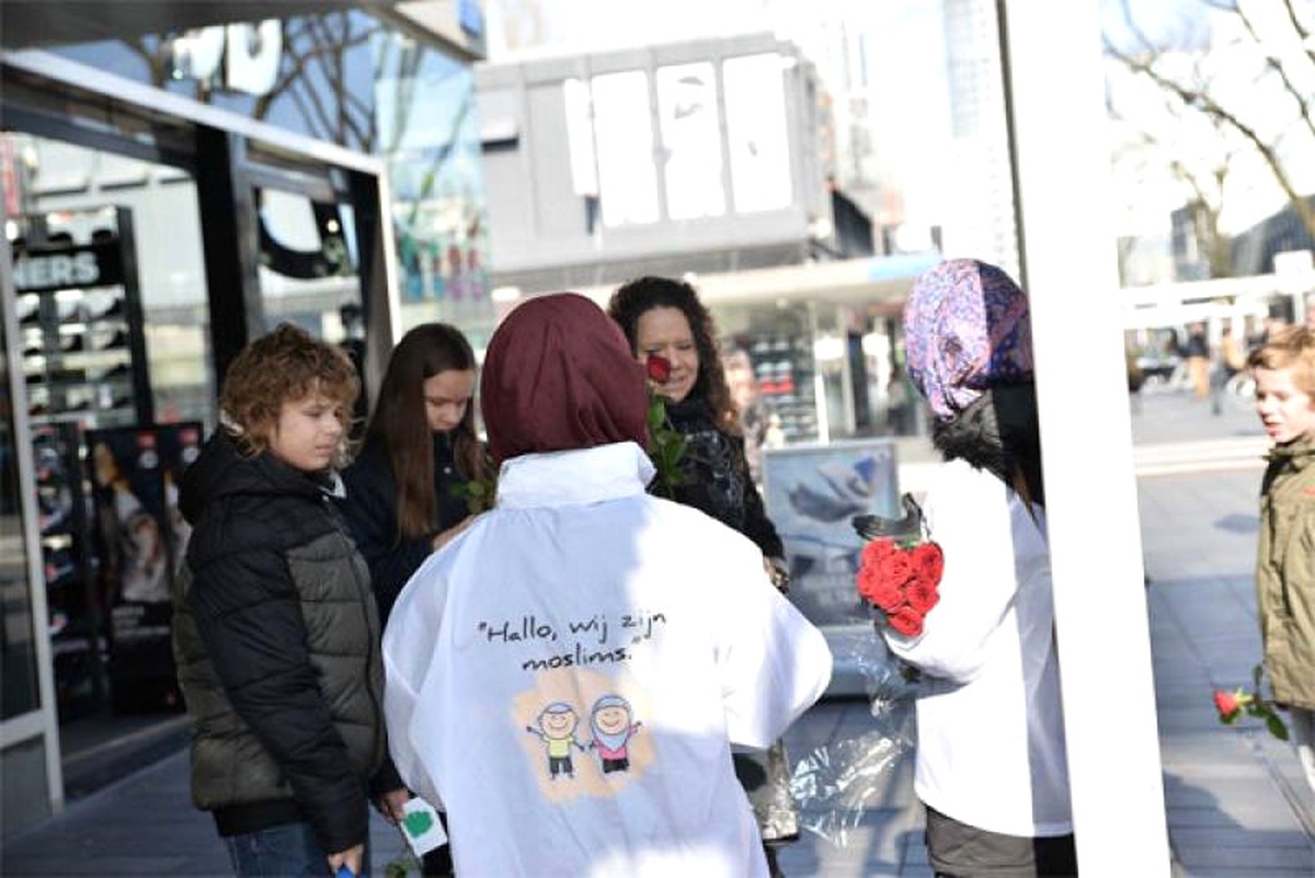 Hollanda\'da "Buyurun Ben Müslümanım" Etkinliği
