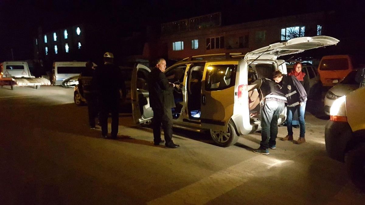 Huzur Türkiye-5 Uygulamasında Düzce\'de Aranan 3 Kişi Yakalandı