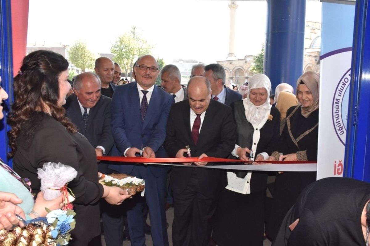 İğne Oyası ve Tunus Sergisi Açıldı