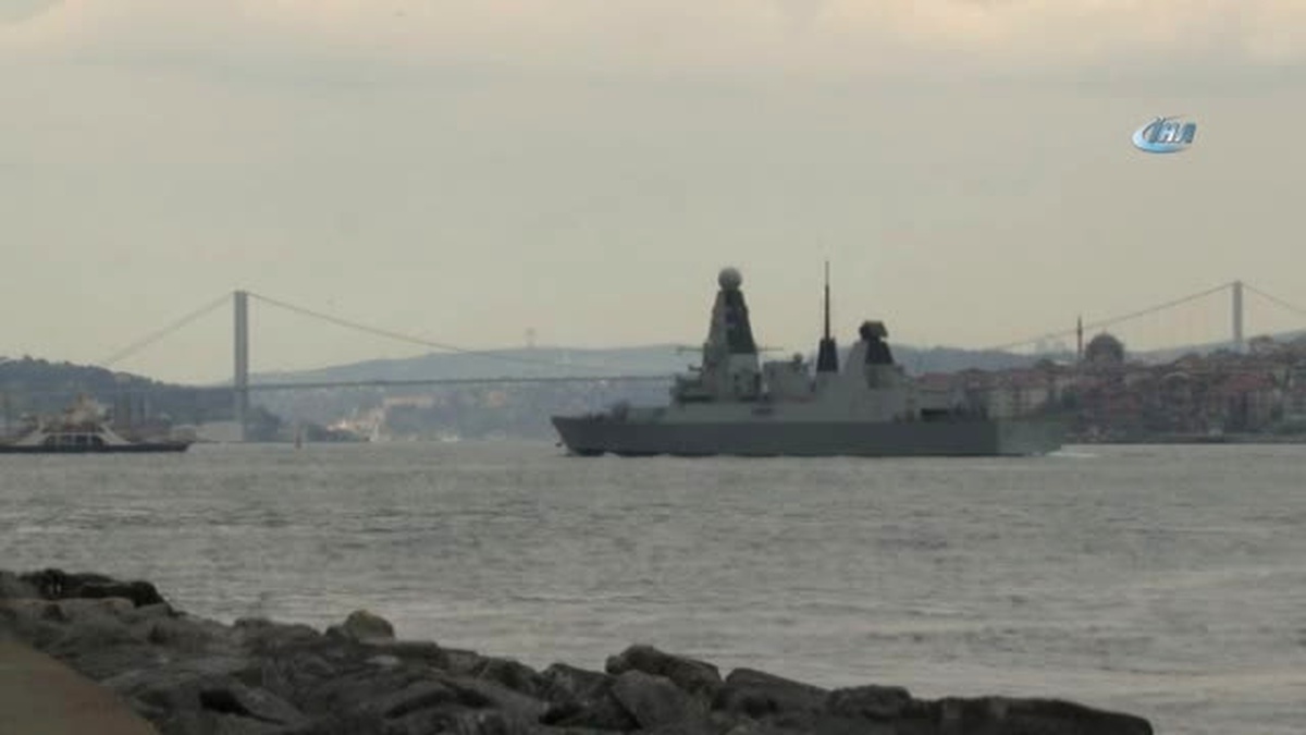 İngiliz Savaş Gemisi İstanbul Boğazı\'ndan İkinci Kez Geçti