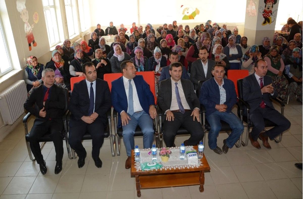 İşkur Eceabat\'ta Süt Sığırı Yetiştiriciliği Kursu Düzenledi