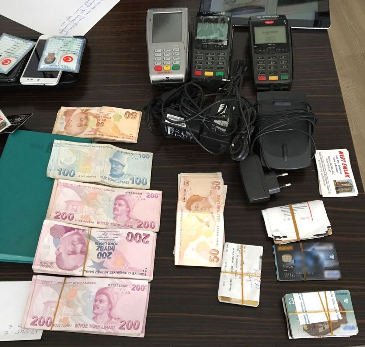 Istanbul\'da Suç Şebekesine Operasyon: 8 Gözaltı